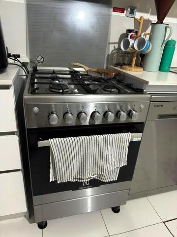 Electrolux Gas Range Cooker with 4 Burners and Oven