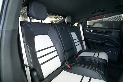2025 Porsche CAYENNE thumbnail 17