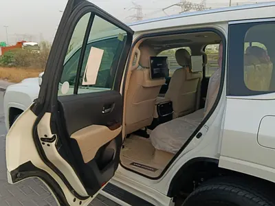 2025 Toyota LAND CRUISER — миниатюра 9