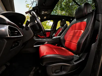 صورة 6 لـ 2017 Jaguar F-PACE