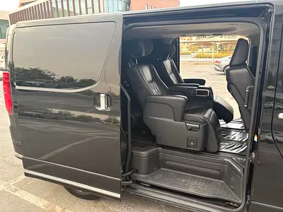 صورة 8 لـ 2023 Toyota GRANVIA