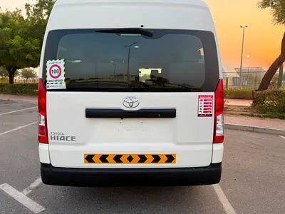 2025 Toyota HIACE — фото 2
