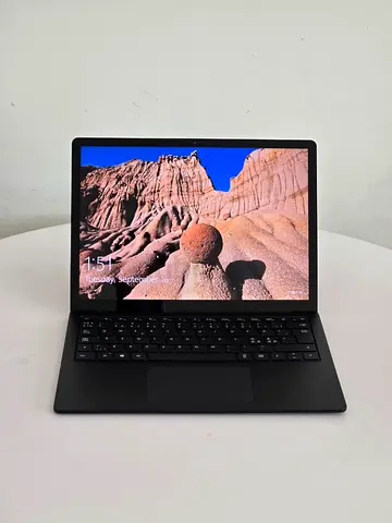 Microsoft Surface Laptop 4 - i5 - 13.5" Touchscreen - 16GB RAM - 256GB SSD - 11th Gen.