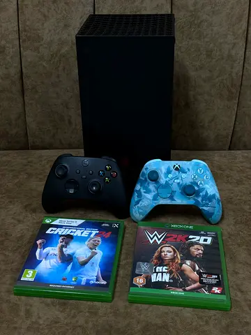 Xbox series X 1tb with 2 controllers