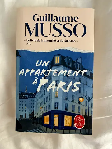 Book “Un appartement à Paris” by Guillaume MUSSO