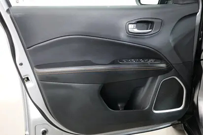 صورة مصغرة 8 لـ 2018 JEEP COMPASS