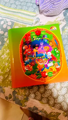 Snow White and the Seven Dwarfs Illustrated Storybook