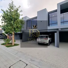 SUPER DISTRESS PRICE | 3 BEDROOMS TOWNHOUSE | MODERN DESIGN | LUXURY FINISHES | CLOSE TO AMENITIES |