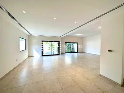 Spacious Family Living | Pool & Landscaped Garden