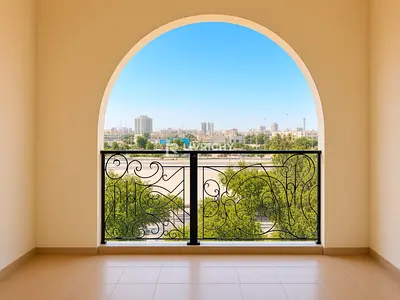 READY TO MOVE IN | LUXURY LIVING | SPACIOUS LAYOUT