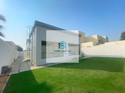 🏡 فلتين للبيع – منطقة القرائن 1، الشارقة مساحة أرض ضخمة: 17,360 قدم² | موقع زاوي