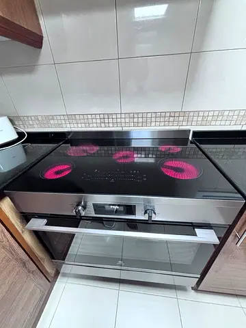 Electric Ceramic Hob with Oven - Electrolux - Excellent Condition
