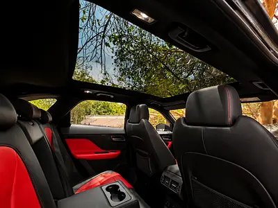 صورة 8 لـ 2017 Jaguar F-PACE