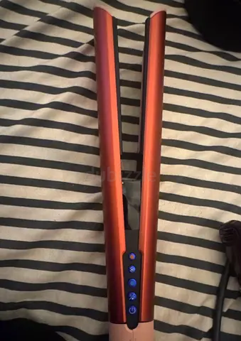 Red ceramic hair straightener / flat iron - used, good condition