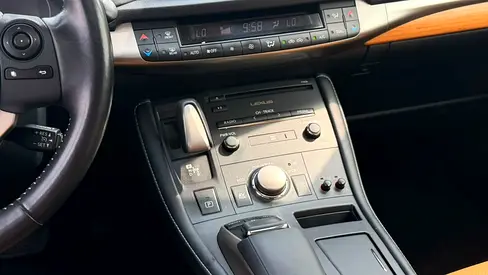 صورة 10 لـ 2019 Lexus CT-SERIES