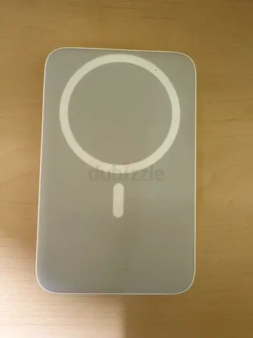 Portable MagSafe-style Wireless Power Bank / Charger (White) - Light Use