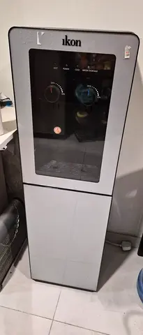 Bottom loading Water dispenser