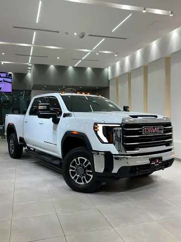 GMC Sierra 2500 HD SLE 6.6L V8,2025 Model, Gcc Specs, Under Dealer Warranty, Single Owner