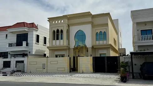 فيلا فاخرة للبيع في العالية | 7 غرف نوم ماستر | طابقين وروف | شامل المكيفات
