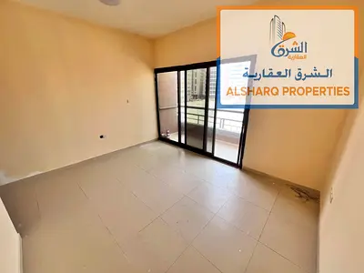 غرفتيين وصالة-3حمامات-بلكونة اطلالة مفتوحة-خزاين في الحايط- تكييف مركزي
