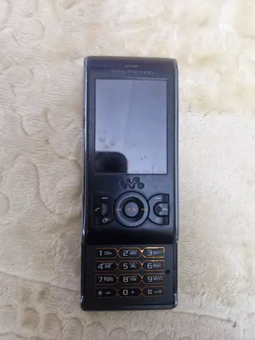 Classic Sony Ericsson mobile phone untested unknown condition No adapter included