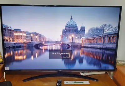 55 inch LG Curved LED TV - Good Working Condition with the remote