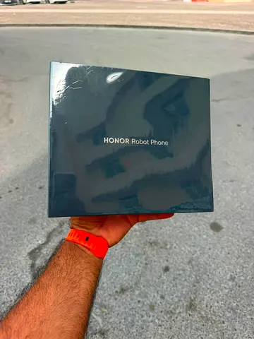 Honor Robot Phone 1TB physically in hand