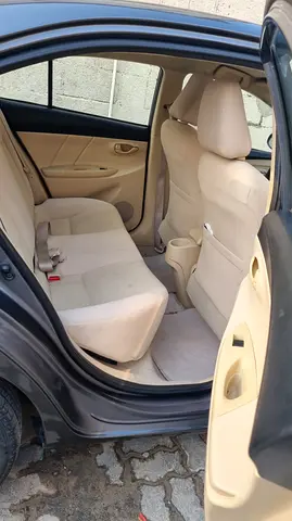2015 Toyota YARIS — фото 6