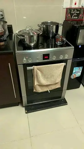 Bosch 60 cm ceramic cooking range 4 hubs electric ceramic stove slightly used