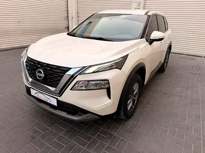 Nissan xtrail 2023 with navigation rear camera leather seats gcc FSH original paint