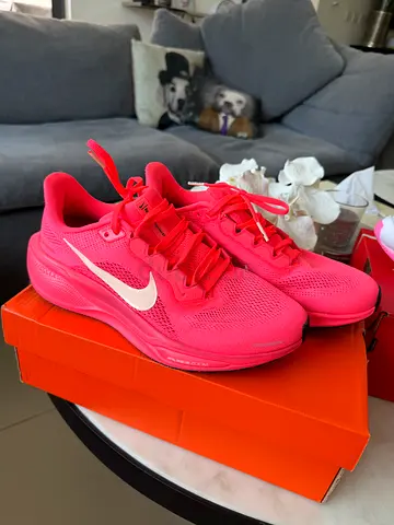 Nike size 40 like new 250dhs