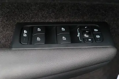 2023 Volvo XC40 — миниатюра 17