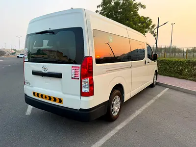 2025 Toyota HIACE — фото 6