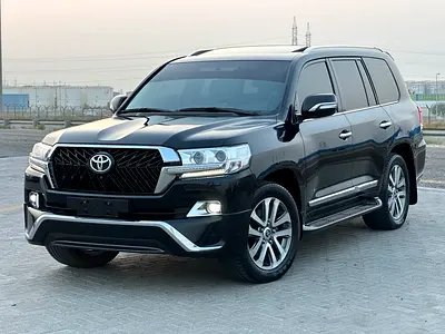 Toyota Land Cruiser VXR 2017 GCC 4.6L V8 Full Option original paint two original keys super clean ca