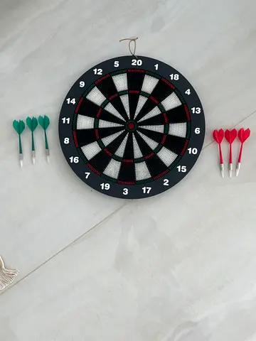 Soft-tip Dartboard with 6 Darts - Wall Mountable brand new