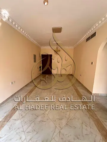 شقة غرفتين وصالة للإيجار السنوي في الحميدية بعجمان – حمامان، بلكونة، غرفة ماستر وتشطيبات ممتازة، موقع مميز قرب المحكمة بسعر 44 ألف