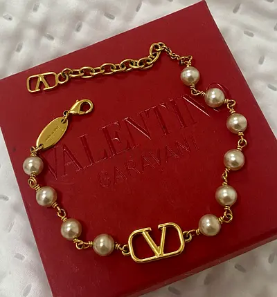 Valentine bracelet with pearls and gold