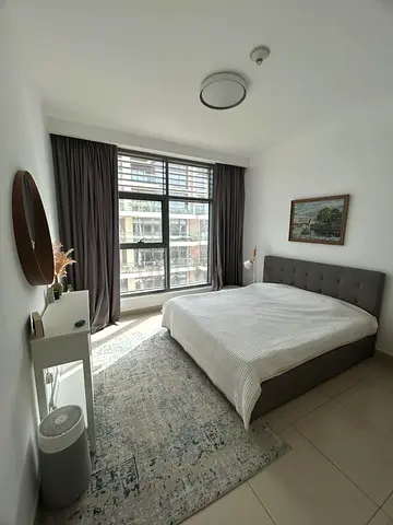King-size upholstered bed with mattress in good condition (200x180)