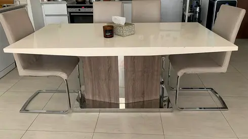 Modern white gloss dining table with wooden pedestal base (seats 6)