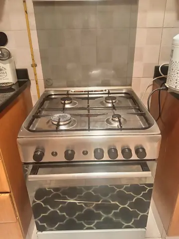 Stainless steel 4-burner gas cooker with oven - good condition