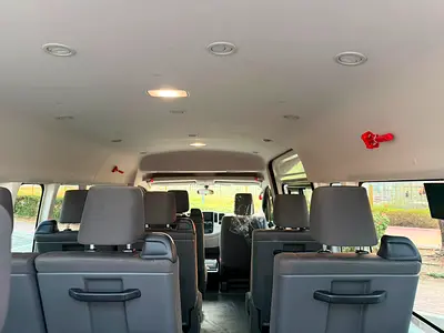 2025 Toyota HIACE — фото 7