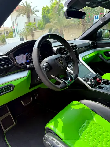 2020 Lamborghini URUS photo 7