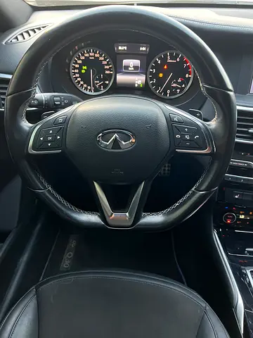 2017 Infiniti Q30 照片 16