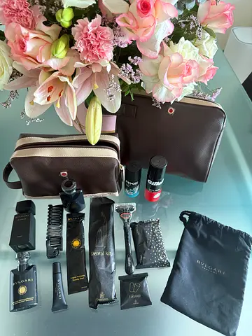 Bvlgari gift set parfume yasep with travel kit