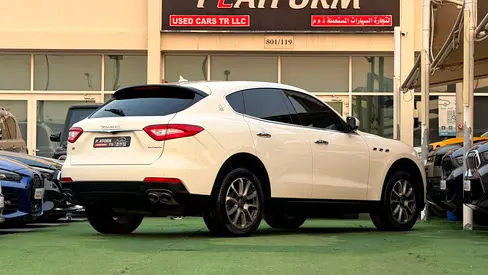 2019 Maserati LEVANTE photo 2