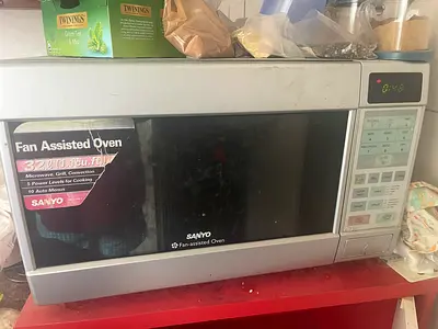Sanyo Fan-Assisted Microwave Oven - Good Working Condition