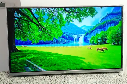 Haier 42 Inch Tv with Smart TV box in good condition — clear display