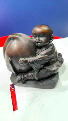 Resin wood baby sculpture 8cm height,9cm length