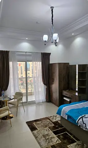 🏡 استوديو مفروش بالكامل للإيجار السنوي | قرية الأميرة – عجمان