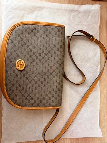 Gucci -Light brown leather handbag - preowned, good condition
